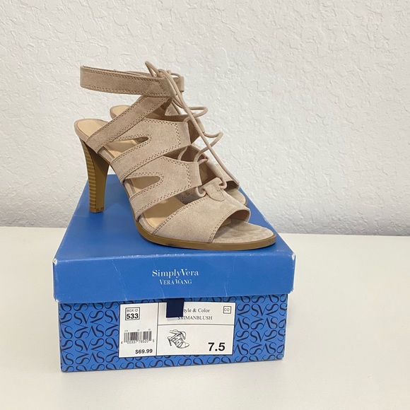 Lace up Vera Wang heels - Picture 1 of 4